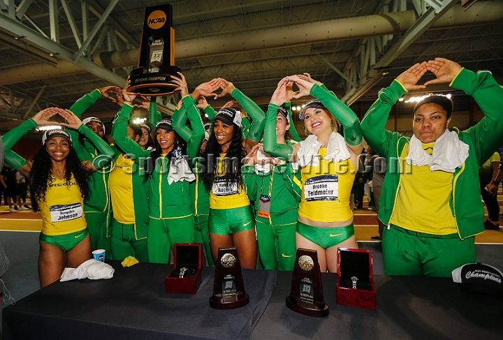 2016NCAAIndoorsSat-0114.JPG - The Oregon womens team won the team title during the NCAA Indoor Track & Field Championships Saturday, March 12, 2016, in Birmingham, Ala. (Spencer Allen/IOS via AP Images)
